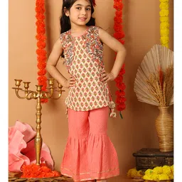 Kinder Kids Cotton Woven Sleeveless Floral Printed Kurti With Attached Jacket And Sharara Set - Peach-picture-13