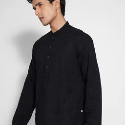 indus route by Pantaloons Men Printed Thread Work Kurta image 2