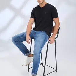 SPYKAR Men Relaxed Fit Low-Rise Light Fade Stretchable Jeans image 4