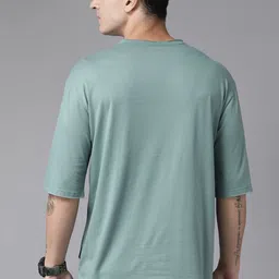 Roadster Men Solid Pockets T-shirt image 4