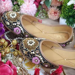 Fulkari Women Embellished Ethnic Mojaris Flats image 3