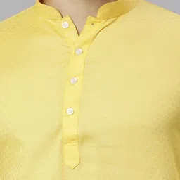 RAJUBHAI HARGOVINDAS Men Mandarin Collar Kurta image 4
