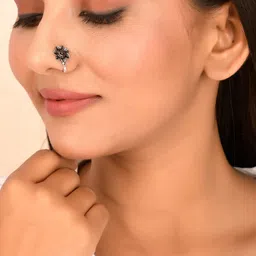 NAMAN ARTS Silver & Gold-Plated Oxidised Floral Design Textured Jewellery Set image 4