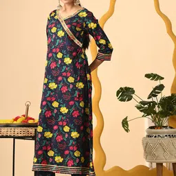 GLOWWORLD Women Floral Printed Regular Sequinned Kurta with Trousers & With Dupatta image 3
