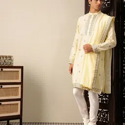 House of Pataudi Floral Embroidered Jashn Kurta with Churidar & Dupatta image 4