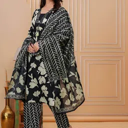 JAIPURI COLLECTION Women Floral Printed Cotton Kurta with Trousers & Dupatta image 5