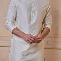 Tasva Men Solid Regular Straight Pure Silk Kurta Set image 5