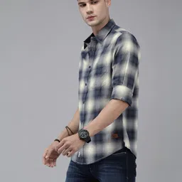 roadster Men Regular Fit Checkered Spread Collar Casual Shirt-picture-12