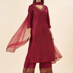 RANGMANCH BY PANTALOONS Women Embroidered Floral Kurta with Trousers Dupatta-picture-38