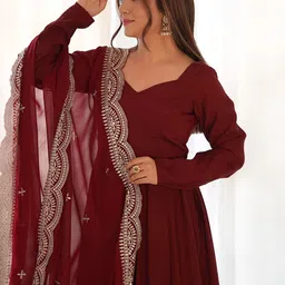 CULTISE QUEEN Women Embroidered Regular Pure Silk Kurta with Pyjamas & With Dupatta image 3