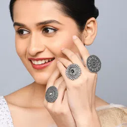 Fida Set of 3 Silver Plated Oxidized Alloy Finger Rings image 4