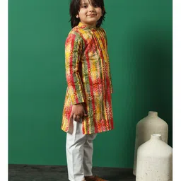 READIPRINT Full Sleeves Floral Printed Cotton Kurta With Pyjama - Green image 4