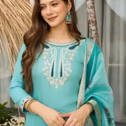 Siya Fashion Women Floral Embroidered Regular Thread Work Kurta with Trousers & With Dupatta image 4