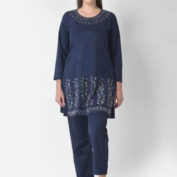 FNOCKS Embroidered Round Neck Thread Work Velvet Straight Kurta With Trousers-picture-24