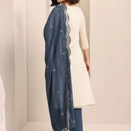Libas Women Floral Kurta with Trousers & With Dupatta image 3