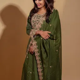 VredeVogel Ethnic Motifs Zari Embroidered Round Neck Kurta with Trouser & Dupatta image 4