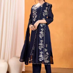 Lyzoo Ethnic Motifs Embroidered Thread Work Pure Silk Kurta with Trousers & With Dupatta image 3