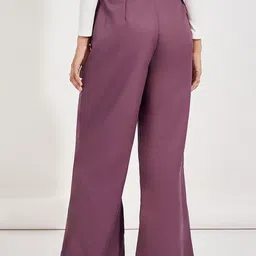 Styli Women Solid High Rise Wide Leg Belted Twill Pants image 3