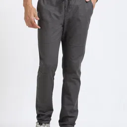 THE BEETEL HOUSE Men Relaxed Linen Traveller Trousers-picture-30