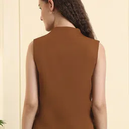 BRINNS V-Neck Waistcoat image 2