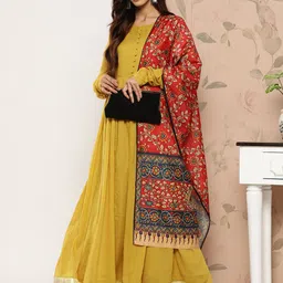 Varanga Button Detail Anarkali Kurta image 2