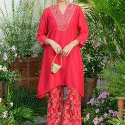 House of Pataudi Embroidered V-Neck Tunic with Woven Design Trousers Co-Ords-image-51
