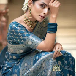 Mitera Woven Design Zari Silk Blend Handloom Kanjeevaram Saree image 5