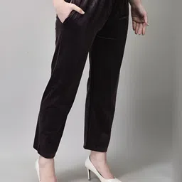 FNOCKS Women Ethnic Motifs Embroidered Kurta with Trousers image 2