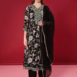 V-Mart Women Floral Printed Regular Kurta with Trousers & With Dupatta-picture-16