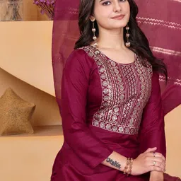 AVNISA ENTERPRISE Women Ethnic Motifs Embroidered Kurta with Trousers & Dupatta image 4