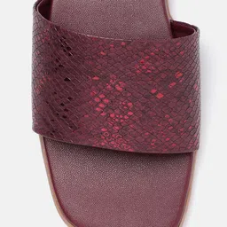 glitchez Women Textured Open Toe Flats image 2