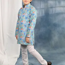 BT DEZINES Boys Ethnic Motifs Printed Band Collar Sequinned Straight Kurta With Pyjamas image 3