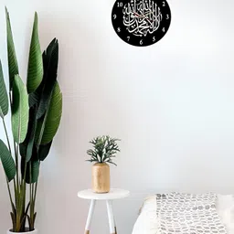 QEZNEF Black Solid Geometric Traditional Wall Clock image 3