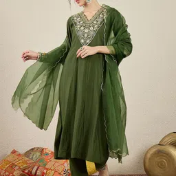 VredeVogel Women Floral Embroidered Anarkali Kurta with Trousers & Dupatta-picture-42