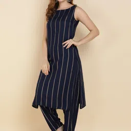 LE Women Printed Kurta with Harem Pants image 2