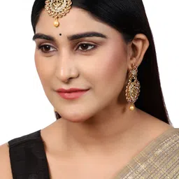 ANIKAS CREATION Gold-Plated & White Kundan Stone Studded & Beaded Maang Tika & Earring Set image 5