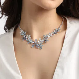 SOHI Flora Minimal Necklace image 4