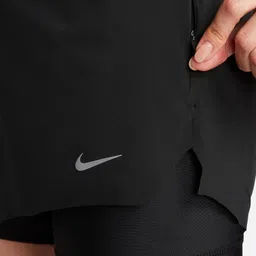 Nike Dri-FIT Swift Women's Mid-Rise 8cm (approx.) 2-in-1 Running Shorts with Pockets image 2