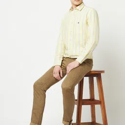 Crimsoune Club Men Textured Relaxed Mid-Rise Chinos image 5