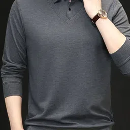 StyleCast x Revolte Men V-Neck Raw Edge T-shirt image 2