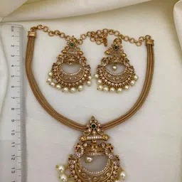Rujve Jewellery Gold-Plated Stone-Studded & Beaded Jewellery Set image 3