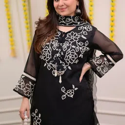 Vastukala Floral Embroidered Georgette Round Neck Straight Kurta With Trousers & Dupatta image 4