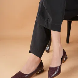 Chemistry Women Textured Pointed Toe Block Sandals-image-24