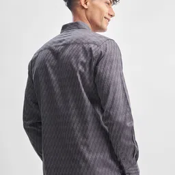 HIGHLANDER Men Slim Fit Textured Spread Collar Casual Shirt image 2