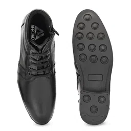 The Roadster Lifestyle Co Men Textured Regular Boots image 4