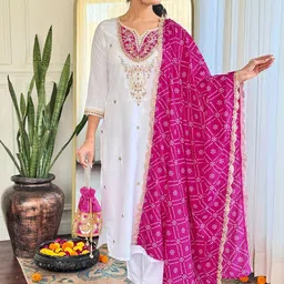 DIVASTRI Floral Embroidered Notch Neck Sequinned Kurta With Trouser & Dupatta image 5