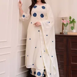 FAST FASHIONS Women Floral Embroidered Regular Kurta with Trousers & Dupatta image 2