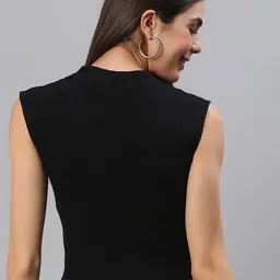 MINOS Women Solid V-Neck Cotton Crop Top image 4