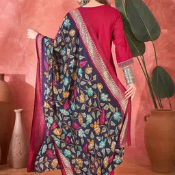 Vastramyaa Women Solid Kurta with Trousers & Dupatta image 2