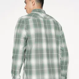 SF JEANS by Pantaloons Men Relaxed Fit Buffalo Checked Pure Cotton Casual Shirt image 5